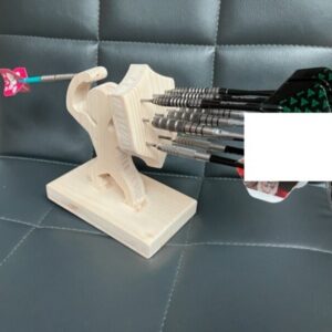 Porte-fléchettes original en bois : figurine artisanale chantournée avec bouclier de protection pour salle de jeu