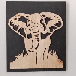 Tableau en bois chantourné tête d'éléphant, décoration murale safari artisanale en érable sur fond valchromat